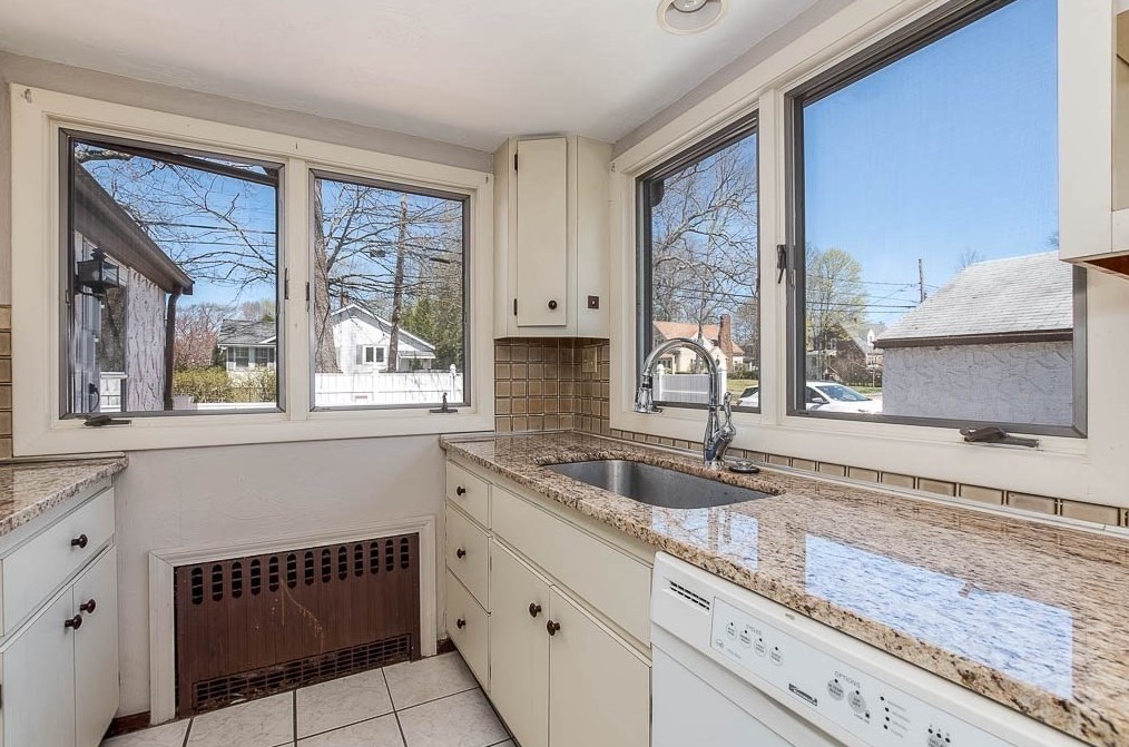 32 Elmwood Ave, Dedham MA 02026-5030 exterior