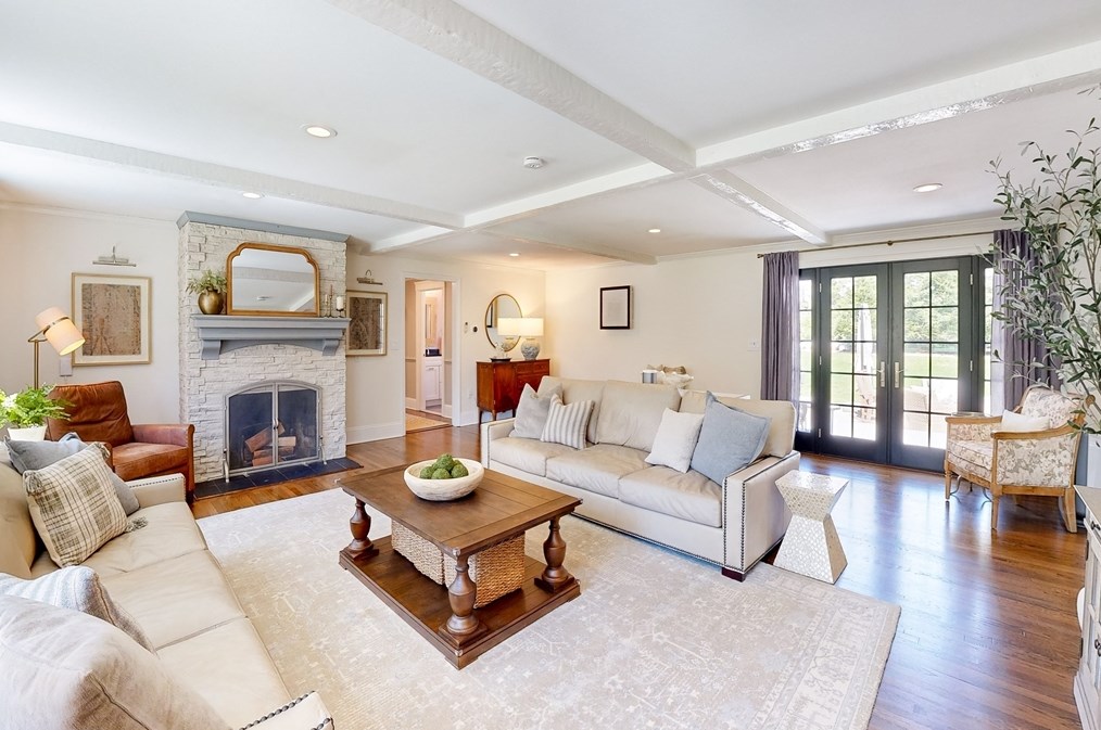 19 Noon Hill Ave, Norfolk MA  02056-1136 exterior