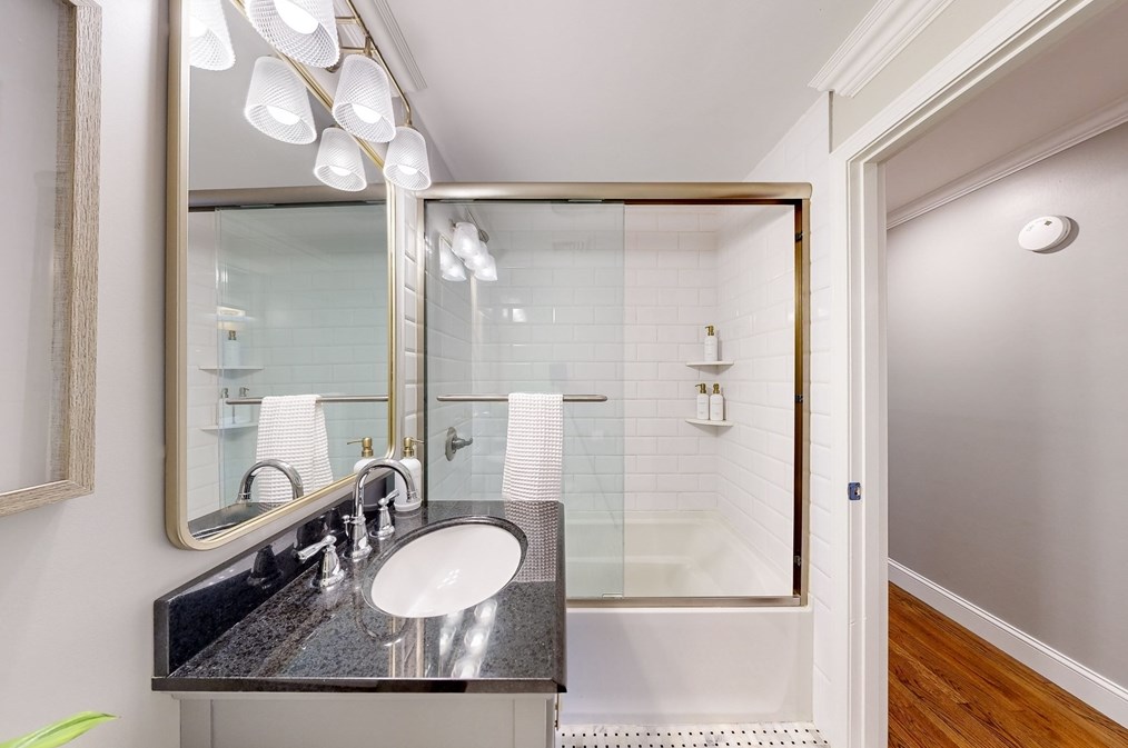 19 Noon Hill Ave, Norfolk MA  02056-1136 exterior