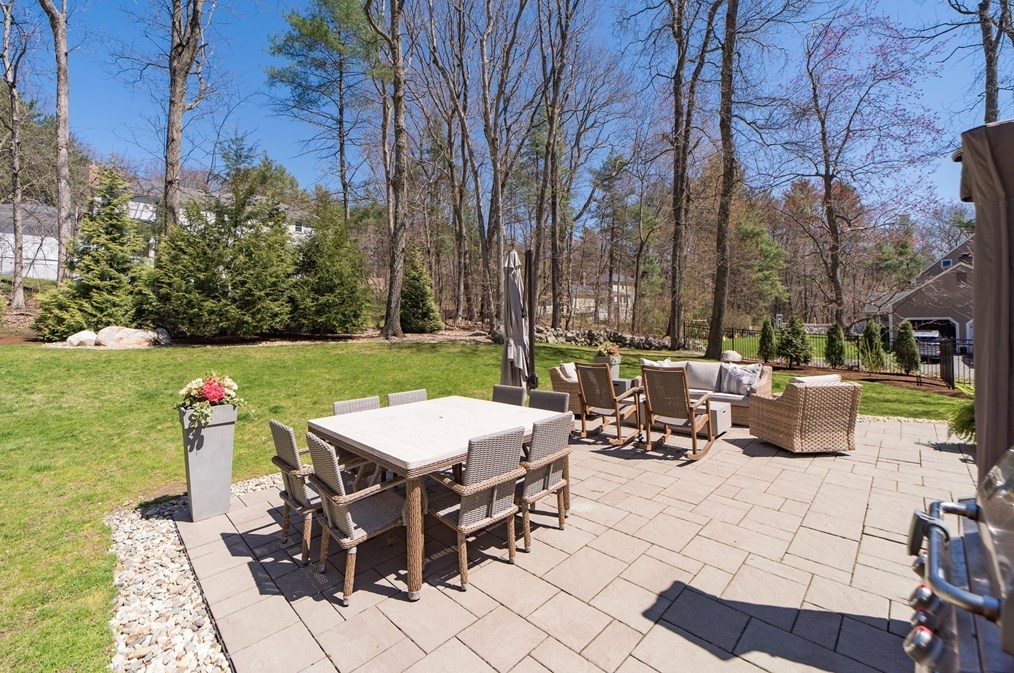 19 Noon Hill Ave, Norfolk MA  02056-1136 exterior