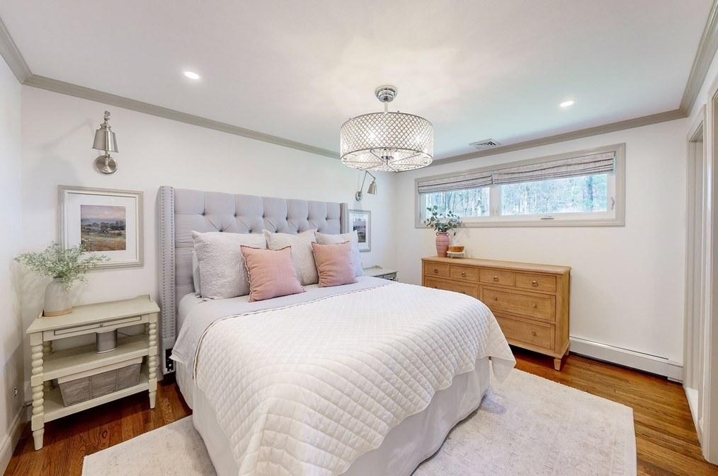 19 Noon Hill Ave, Norfolk MA  02056-1136 exterior