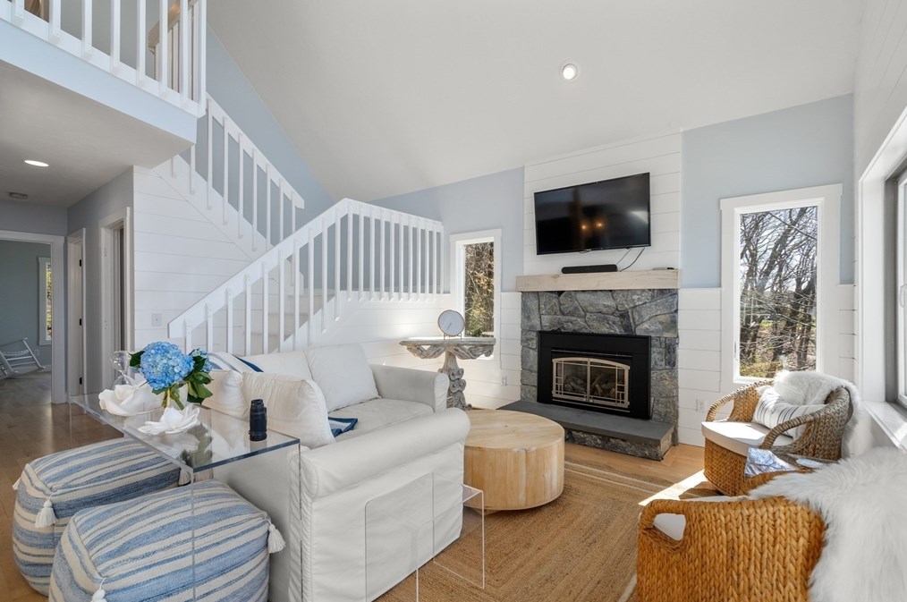 64 Bay Shore Dr, Plymouth MA  02360-2006 exterior