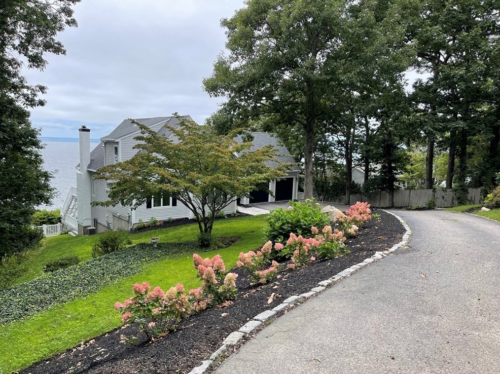64 Bay Shore Dr, Plymouth MA  02360-2006 exterior