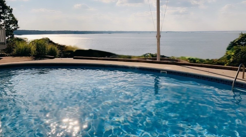 64 Bay Shore Dr, Plymouth MA  02360-2006 exterior