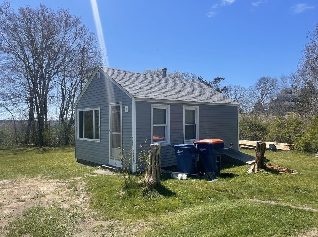 14 Fairhaven Rd, Mattapoisett MA  02739-1479 exterior