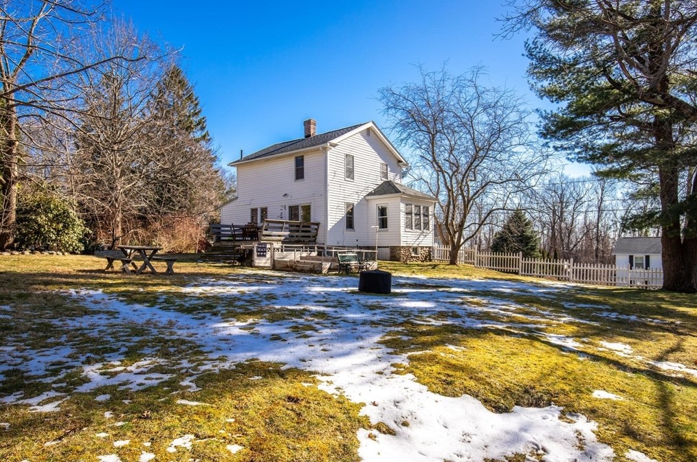 15 Carter Rd, Worcester MA  01609-1037 exterior