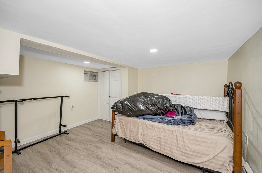 56 Stone St, Dracut MA 01826-3831 exterior