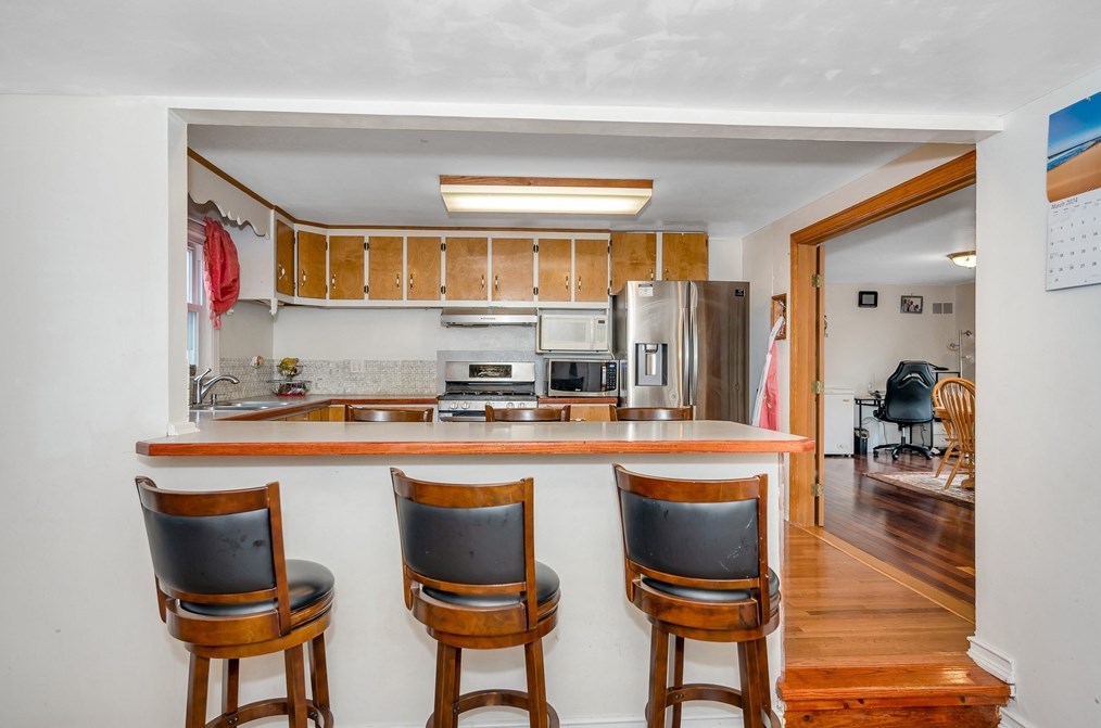 56 Stone St, Dracut MA 01826-3831 exterior