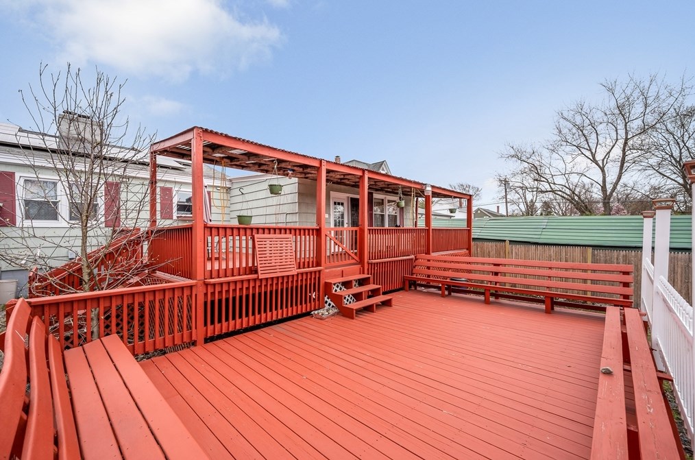 56 Stone St, Dracut MA 01826-3831 exterior