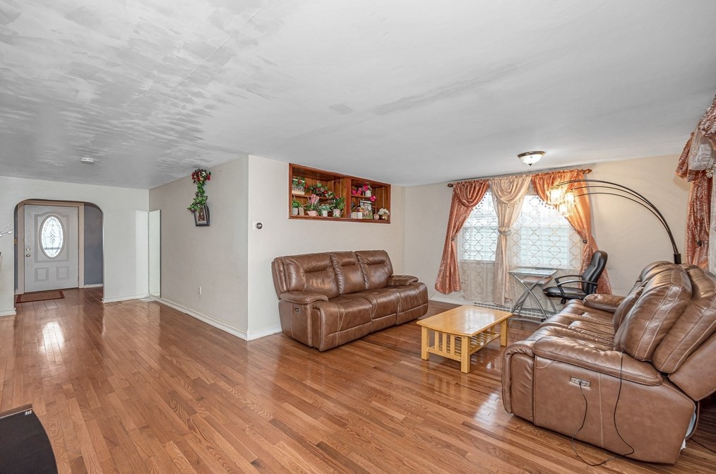 56 Stone St, Dracut MA 01826-3831 exterior