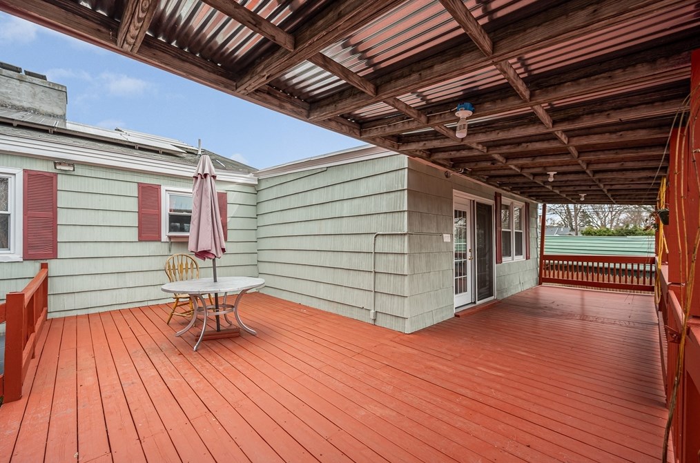 56 Stone St, Dracut MA 01826-3831 exterior