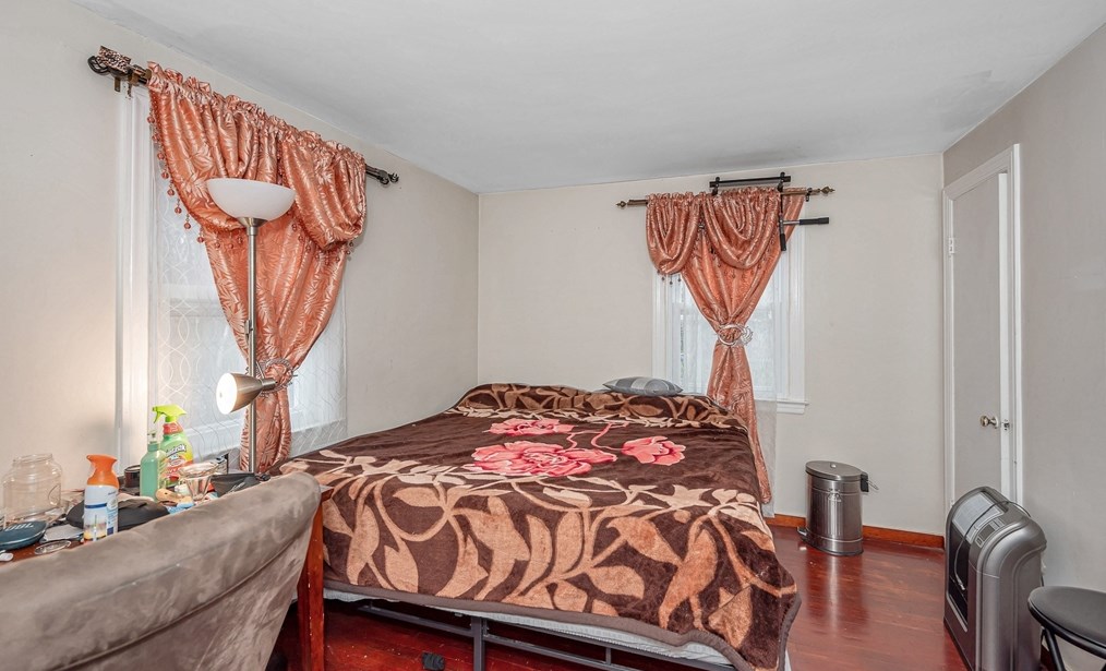 56 Stone St, Dracut MA 01826-3831 exterior