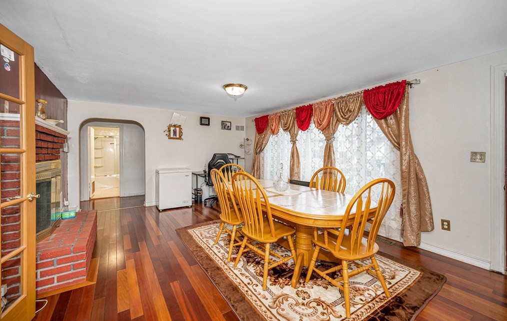 56 Stone St, Dracut MA 01826-3831 exterior