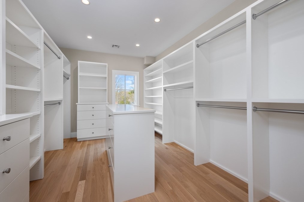 34 St, Newton MA 02459-1738 exterior