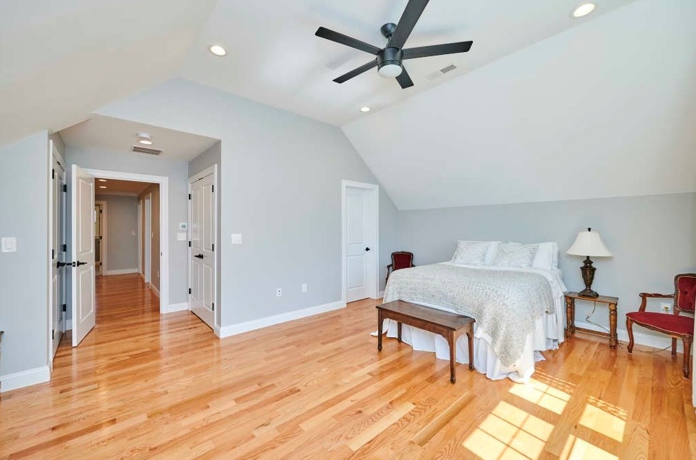 9 Sullivan St, Burlington MA  01803-3709 exterior