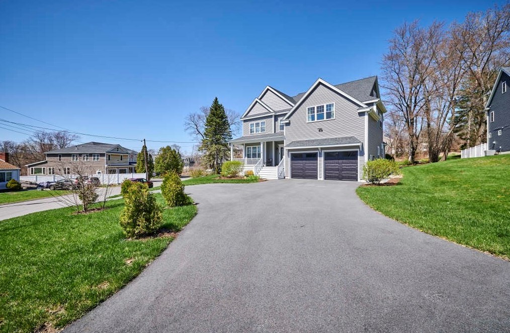 9 Sullivan St, Burlington MA  01803-3709 exterior