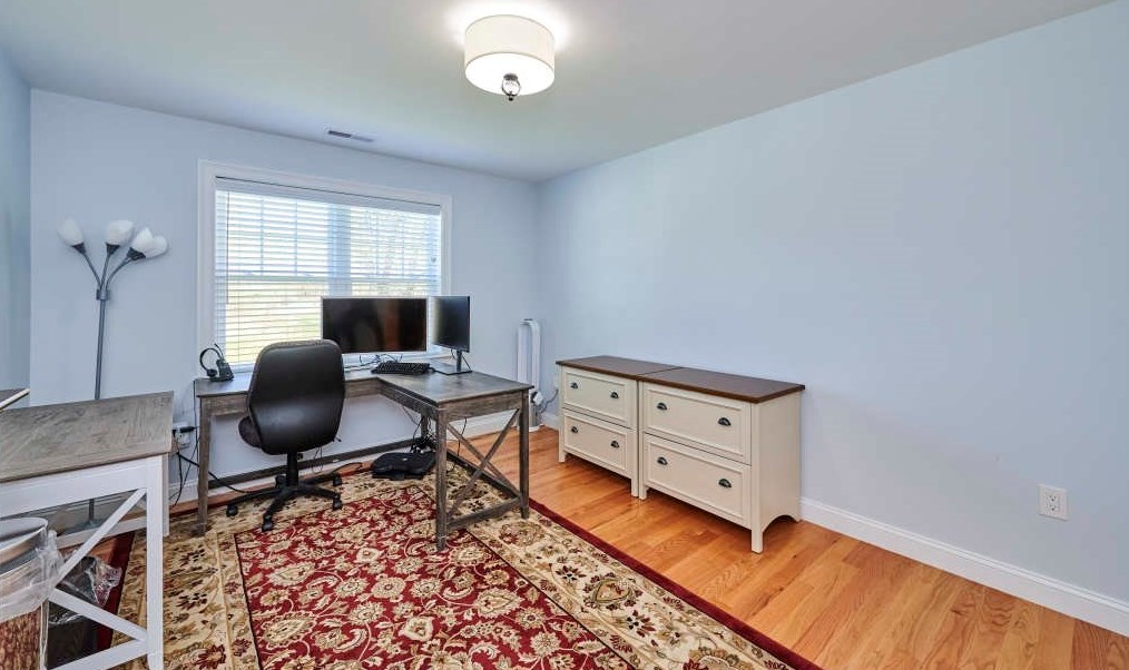 9 Sullivan St, Burlington MA  01803-3709 exterior