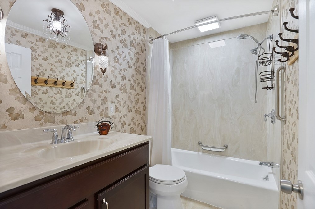 72 Gail St, Springfield MA  01108-3319 exterior