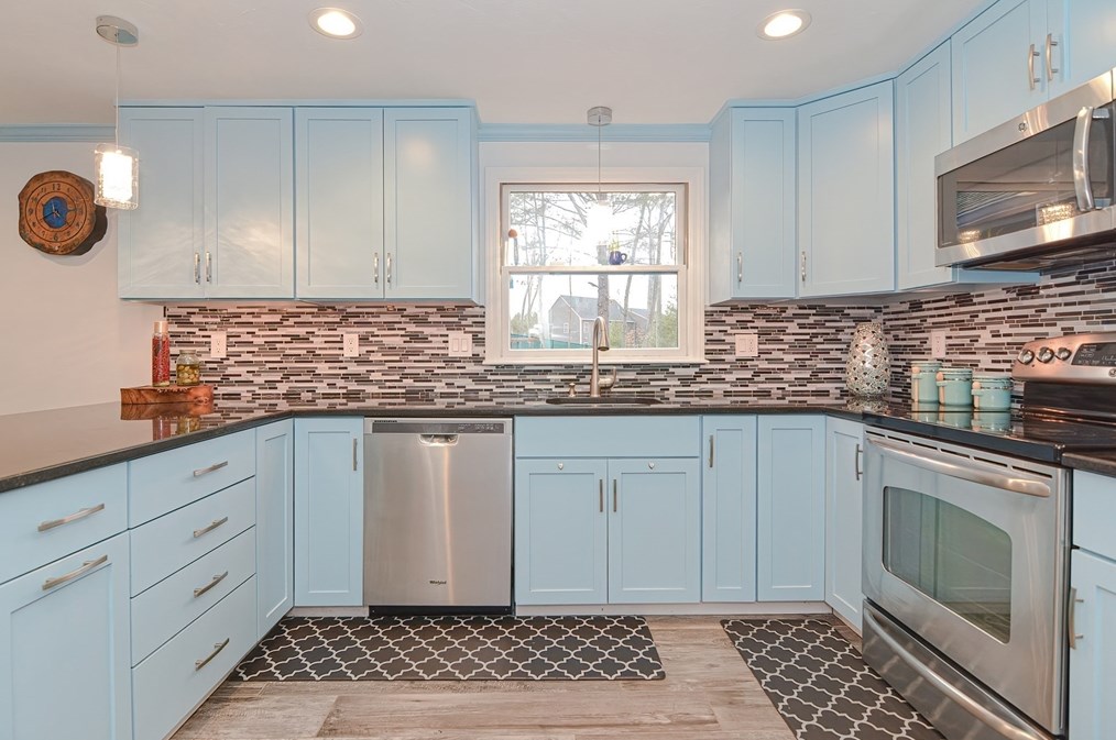 62 Mellen St, Bellingham MA 02019-1006 exterior