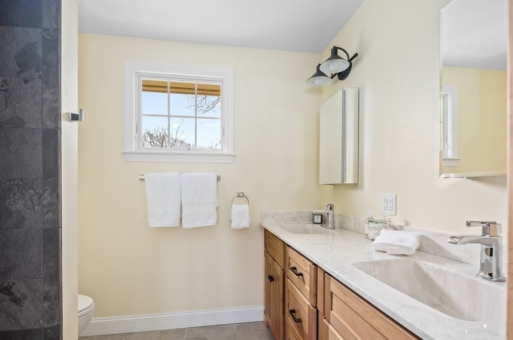 20 Ocean Vw Dr, Hingham MA 02043-1224 exterior