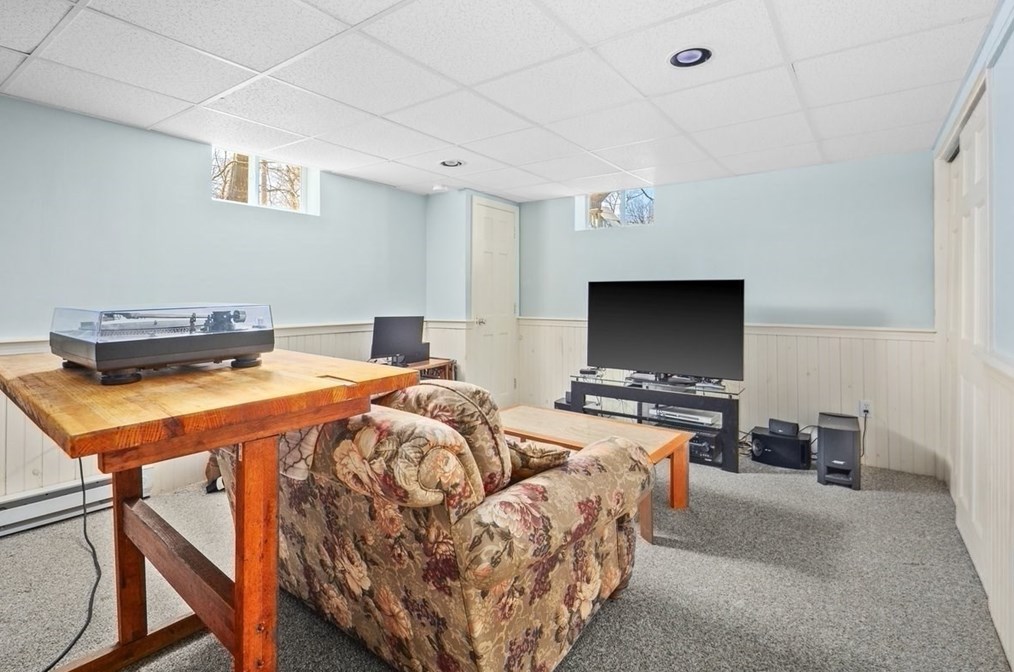 20 Ocean Vw Dr, Hingham MA 02043-1224 exterior