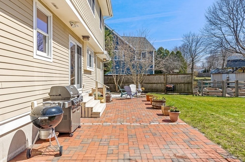 20 Ocean Vw Dr, Hingham MA 02043-1224 exterior