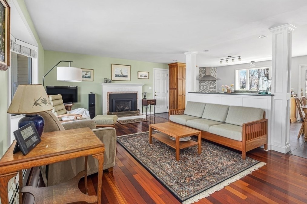 20 Ocean Vw Dr, Hingham MA 02043-1224 exterior