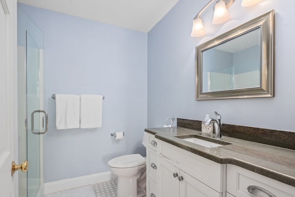 20 Ocean Vw Dr, Hingham MA 02043-1224 exterior