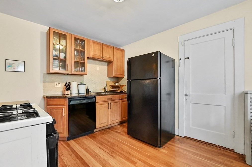 72 Bradford Rd, Watertown MA 02472-1215 exterior