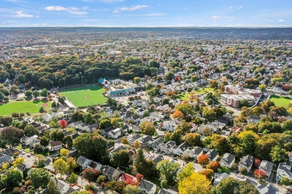 72 Bradford Rd, Watertown MA 02472-1215 exterior