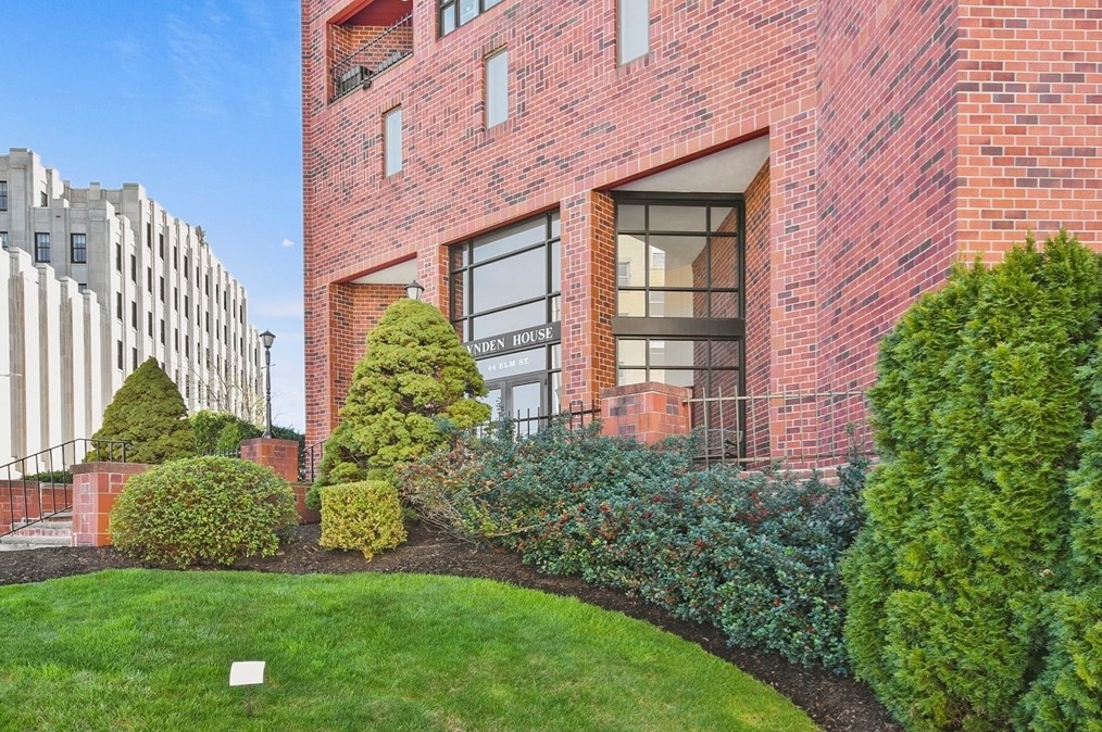 44 Elm St, Worcester MA  01609-2534 exterior