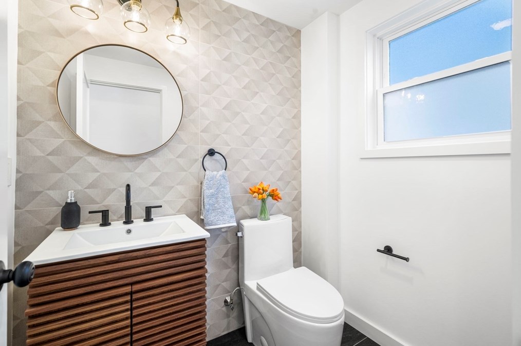 70 Dow Ave, Arlington MA  02476-7106 exterior