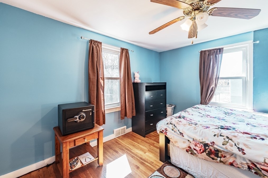 287 Hadley St, South Hadley MA  01075-1032 exterior