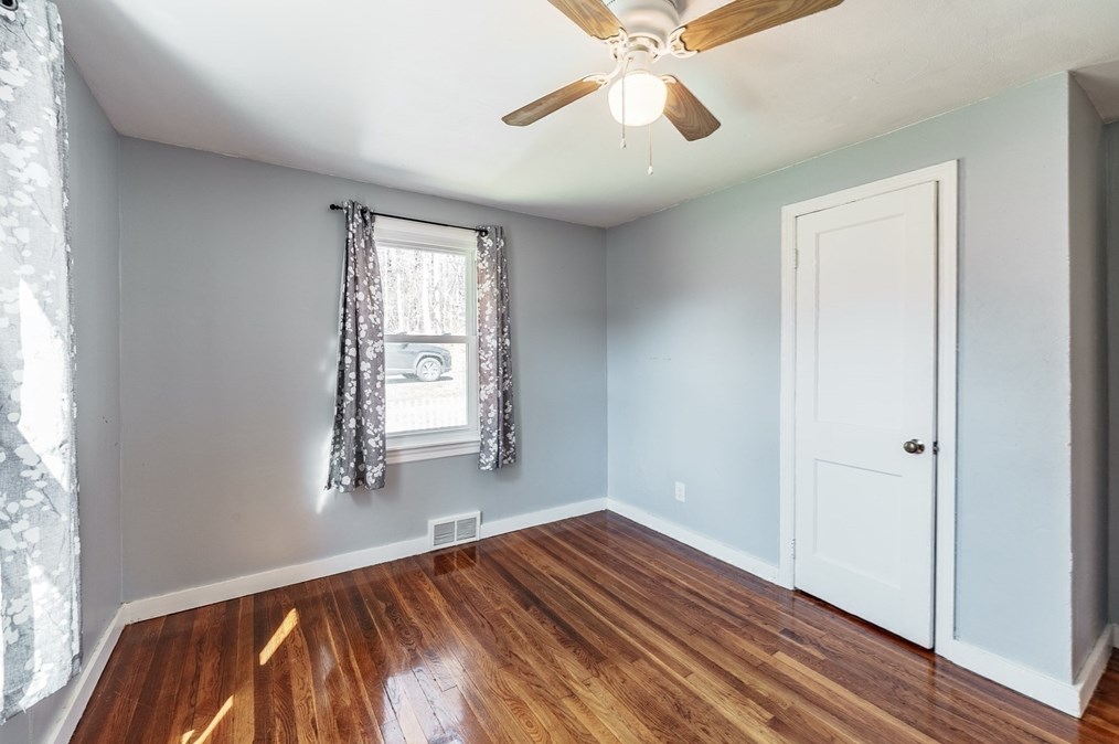 287 Hadley St, South Hadley MA  01075-1032 exterior