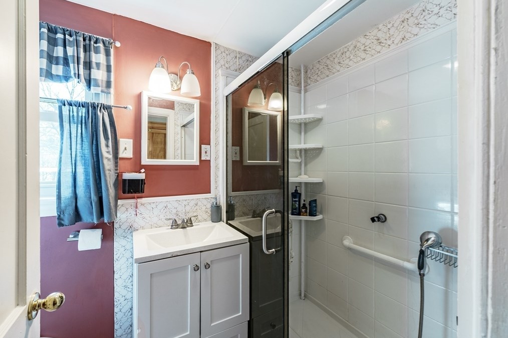 287 Hadley St, South Hadley MA  01075-1032 exterior