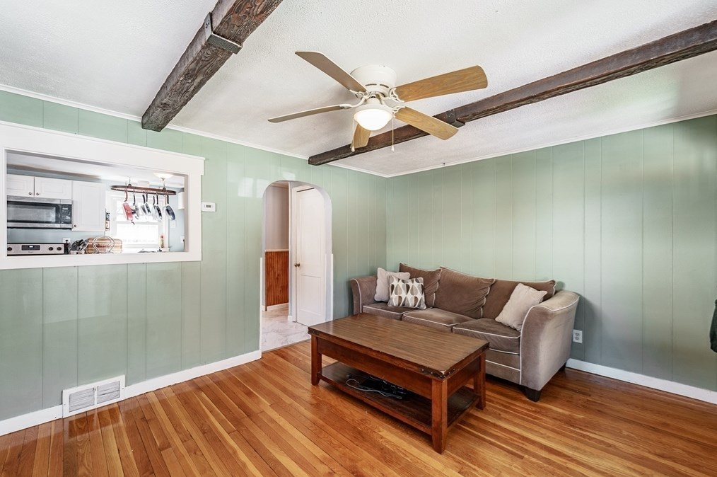 287 Hadley St, South Hadley MA  01075-1032 exterior