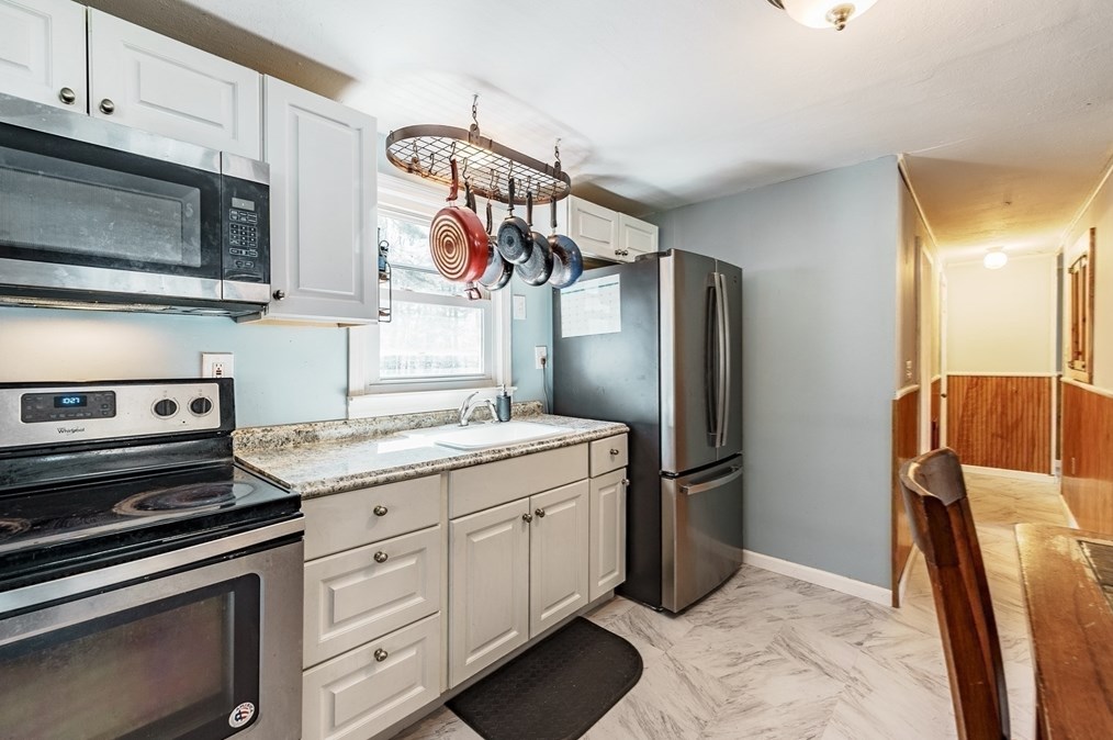 287 Hadley St, South Hadley MA  01075-1032 exterior