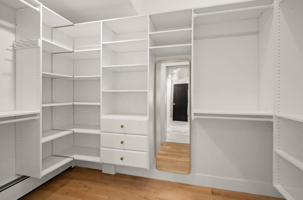 24 Hickory Ln, Hamilton MA  01982-2528 exterior