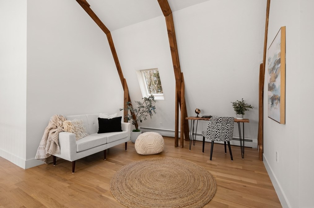 24 Hickory Ln, Hamilton MA  01982-2528 exterior