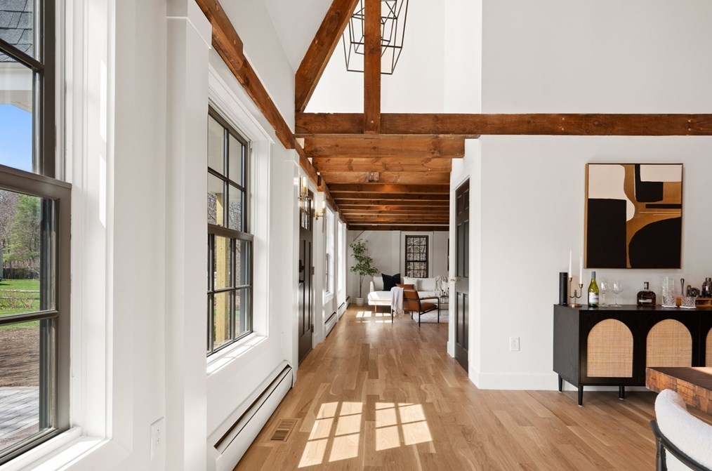 24 Hickory Ln, Hamilton MA  01982-2528 exterior