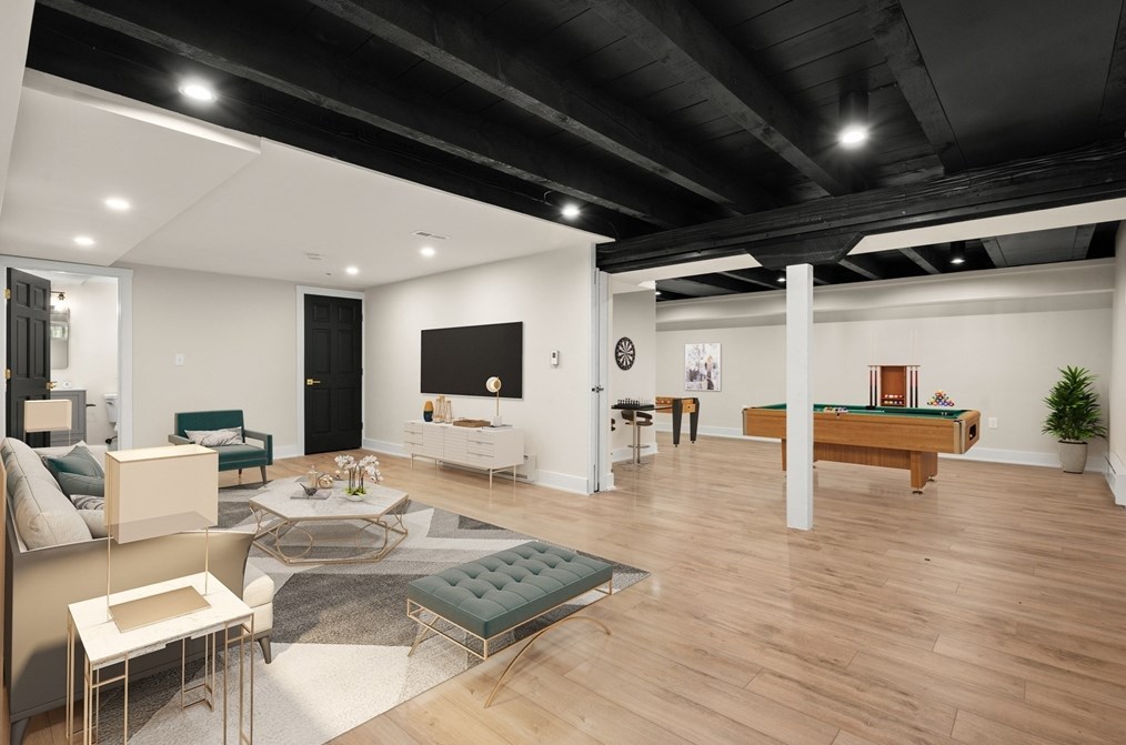 24 Hickory Ln, Hamilton MA  01982-2528 exterior