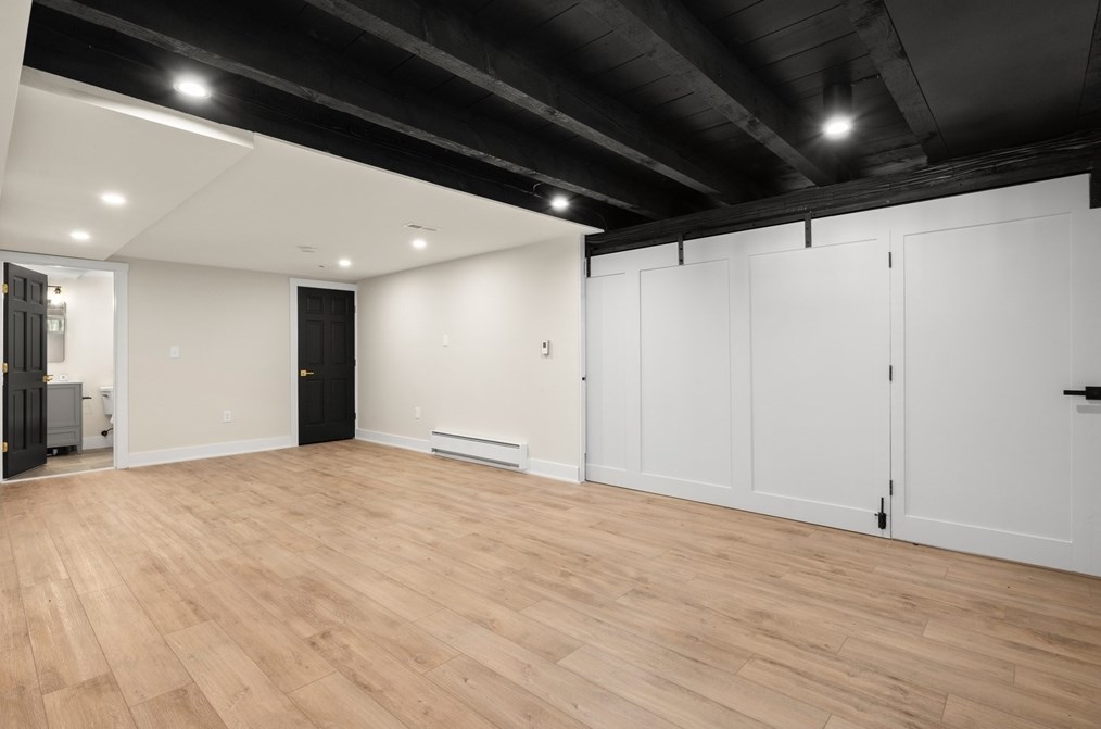 24 Hickory Ln, Hamilton MA  01982-2528 exterior