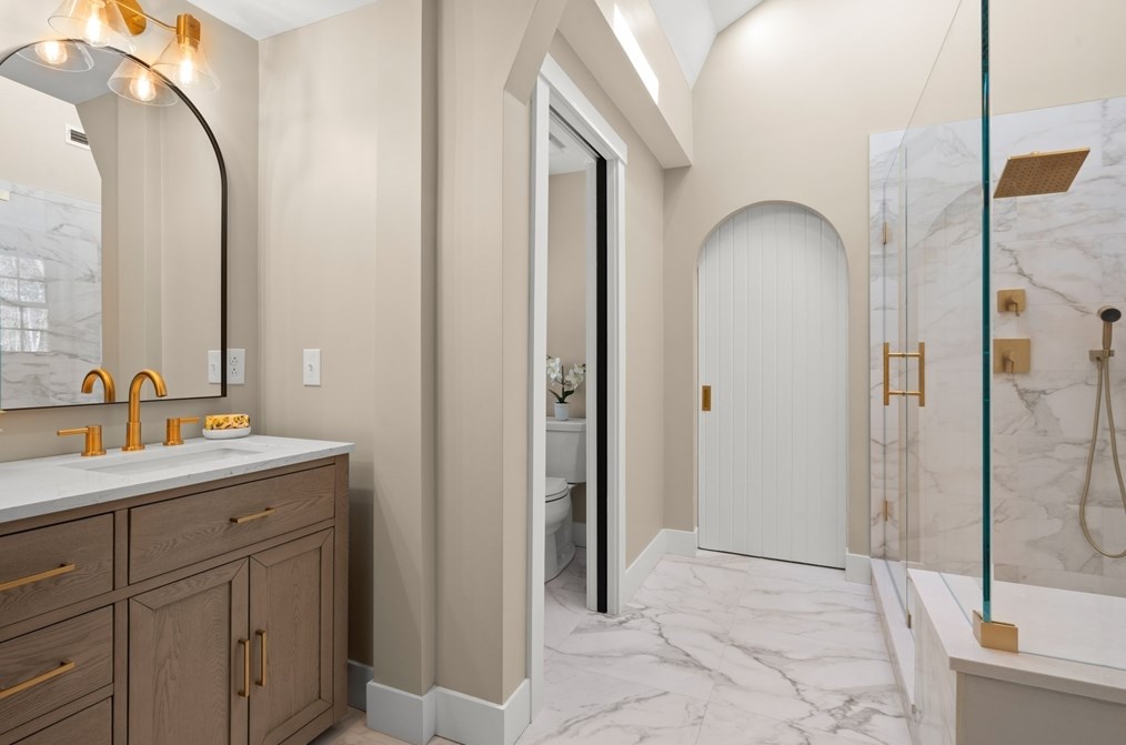 24 Hickory Ln, Hamilton MA  01982-2528 exterior