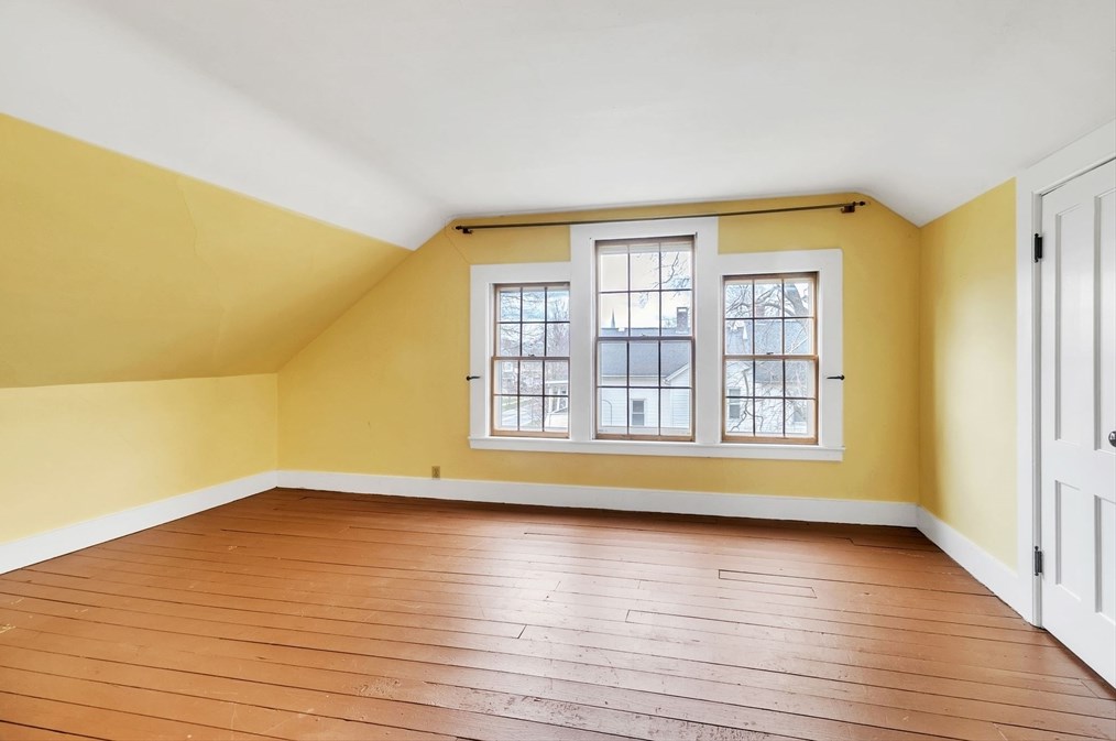 81 Fairview Ave, Chicopee MA 01013-2919 exterior