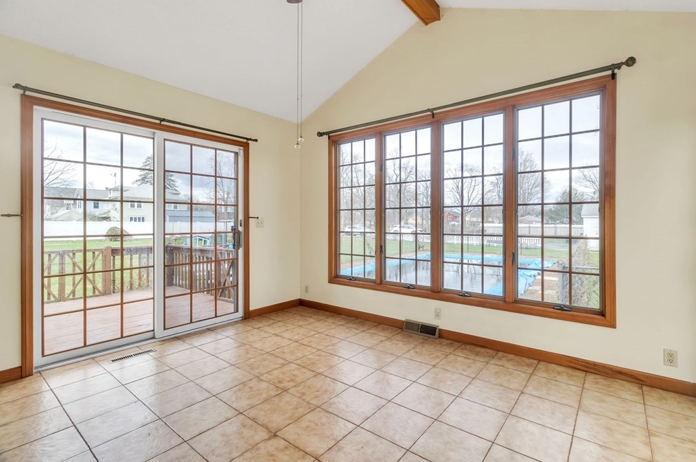 81 Fairview Ave, Chicopee MA 01013-2919 exterior