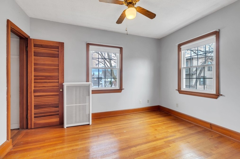 81 Fairview Ave, Chicopee MA 01013-2919 exterior