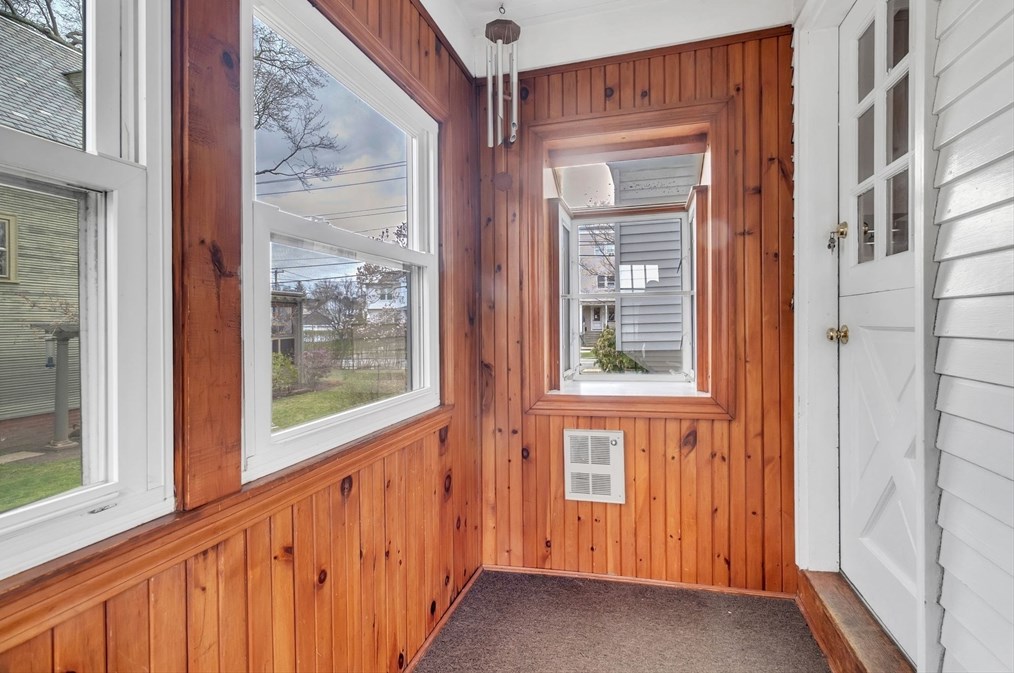 81 Fairview Ave, Chicopee MA 01013-2919 exterior