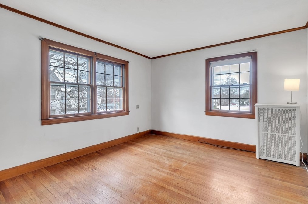 81 Fairview Ave, Chicopee MA 01013-2919 exterior