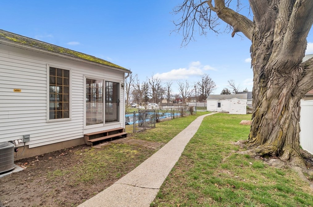 81 Fairview Ave, Chicopee MA 01013-2919 exterior