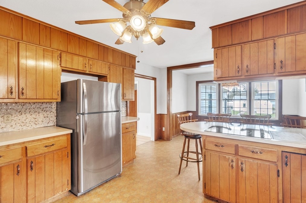 81 Fairview Ave, Chicopee MA 01013-2919 exterior